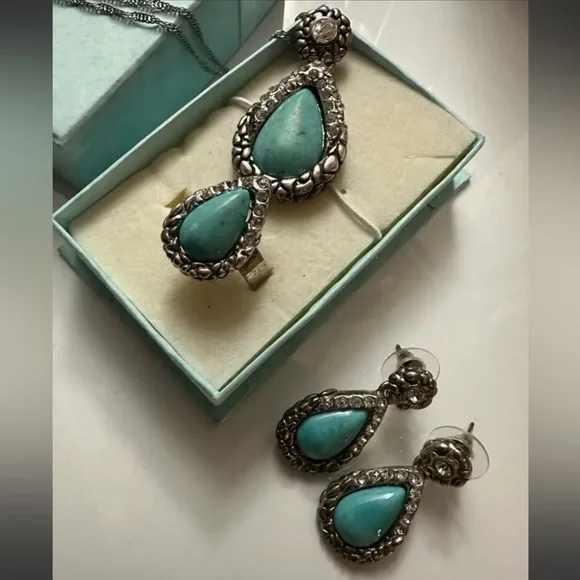 Jewelry - Picture 2 of 7